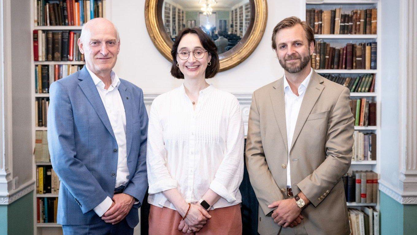 From left to right: Peter Heymann, Ramboll Group CCO, Cristina Gamboa, CEO of the World Green Building Council, and Asbjørn Kristensen Høgsbro, Head of Philanthropy at the Ramboll Foundation initiated the new strategic partnership